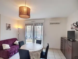 Image of Appartement F2 Climatisé avec Terrasse et Parking - Proche Centre et Thermes, Lamalou-les-Bains - FR-1-451-134