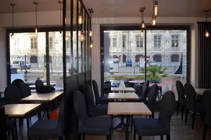 Image of Les Initiés