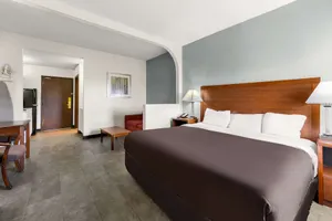 Image of Quality Inn & Suites Kansas City Airport North