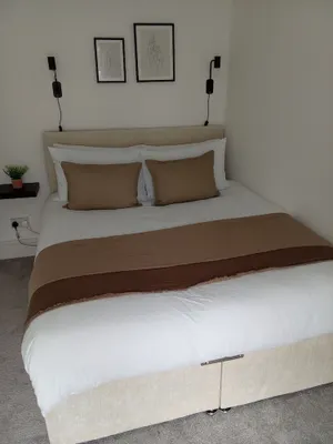 Image of 3 Bed Modern Cottage near Hiking Trails & Parks
