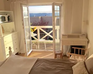Image of Zimmer mit Bad und Balkon