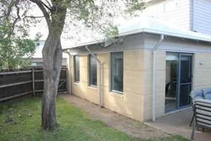 Image of Wyndham Luxury-close to town and beach-Free Wifi + Netflx