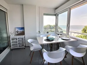 Image of Arcachon centre T3 refait à neuf avec parking sécurisé, accès direct plage - FR-1-420-60