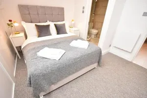 Image of Apt 3, Opera House ensuite 4th Floor by Indigo Flats