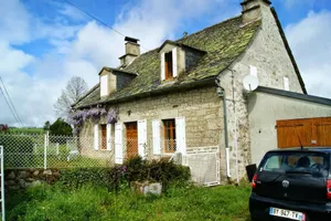 Image of House With 5 Bedrooms in Menet, With Wonderful Lake View, Enclosed Garden and Wifi - 40 km From the Slopes