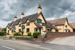 Image of Golden Lion Hotel