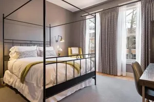 Image of Townsman Hotel: Poe