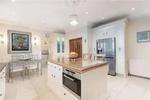 Image of Superb 5 bedroom Villa 16 mins from City Centre
