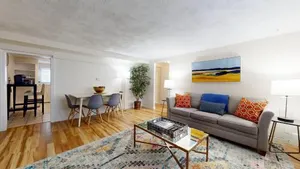 Image of Great 1 Bed Close To Longwd Med, Fenway, Parkng