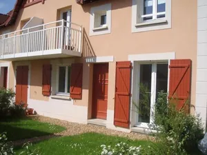 Image of Cottage 3 Pièces Avec Jardin Privatif Sud, Parking, Piscine - Proche Port Guillaume - FR-1-487-320