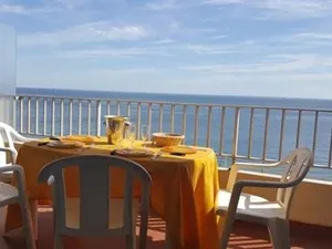 Image of Appartement en bord de mer à La Baule avec balcon, parking et commodités à proximité ! - FR-1-392-31