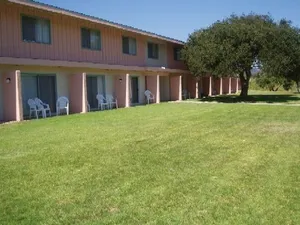 Image of White Oaks