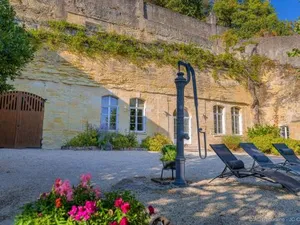 Image of Maison troglodyte élégante avec spa, salle de jeux et jardin clos à Vouvray - FR-1-381-87