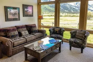 Image of 4412 Mackinaw