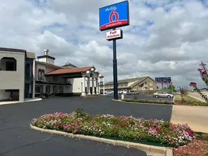 Image of Tulsa Inn & Suites
