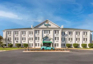 Image of QUALITY INN CRESTVIEW