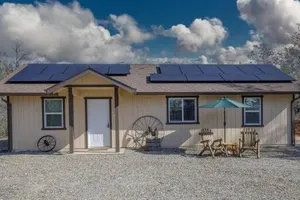Image of Cozy Cub Cabin, brand new home near Yosemite
