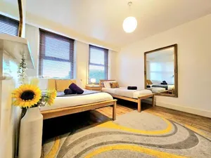 Image of King's Cross & Angel Area, 4 Bedrooms Home with 7 beds & Private Rooftop - Walk to St Pancras International