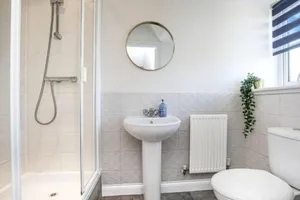 Image of Berrywood House - Close to Northampton Town Centre - Free Parking, Fast Wifi, SmartTV with Netflix by Yoko Property