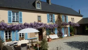 Image of Les Volets Bleus