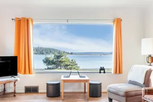 Image of The Little Pink House by Avantstay Water Views
