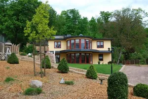 Image of Hinter Dem Schloss