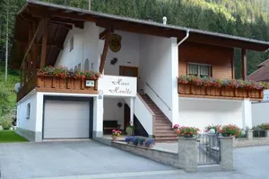 Image of Haus Handle