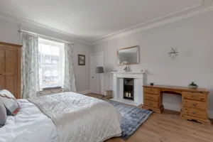 Image of JOIVY Glamorous 3-Bed Flat Near City Centre