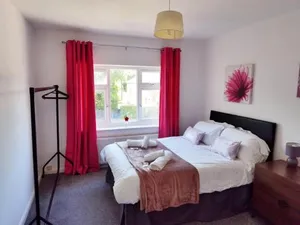 Image of Perry Road, beautiful large house available for Guests and Contractors Parking wifi