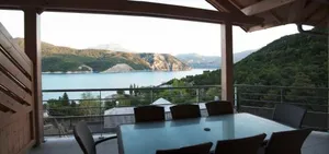 Image of Vue imprenable sur Lac de Serre-Ponçon à Chorges : appt prestige 8 pers