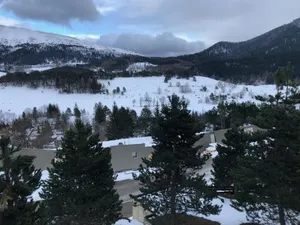 Image of Le ZEN au pied du Grand Veymont en été en hiver