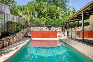 Image of 252 David Low Way