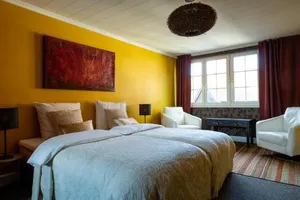 Image of Place To Bee Kamers