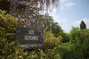 Image of Les Glycines