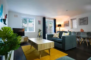 Image of Spacious, 4 Bedroom, Free Parking & Garden