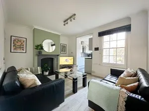 Image of Stylish & Spacious City Centre 3-Bedroom Townhouse - Sleeps 6
