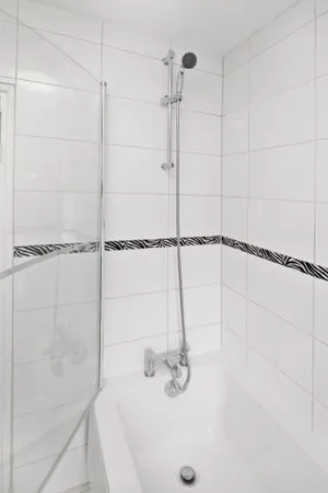 Image of 4 Bedrooms Self Catering Dagenham House, Free Wifi & Netfix