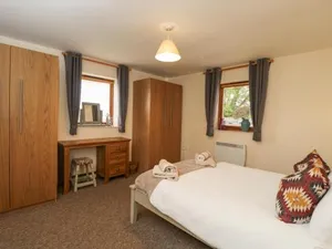 Image of ROAN COTTAGE, pet friendly, with a garden in Royal Wootton Bassett