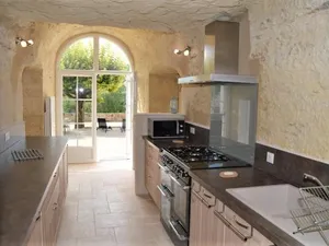 Image of Maison troglodyte élégante avec spa, salle de jeux et jardin clos à Vouvray - FR-1-381-87