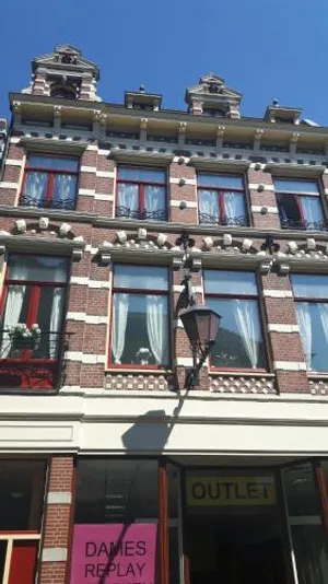 Image of verzorgde kamer in monumentenpand