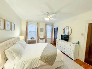 Image of Sun filled 1bed Corner Unit W Pool In Com Ave