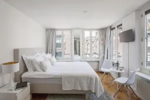 Image of Jordaan Suite bed and bubbles
