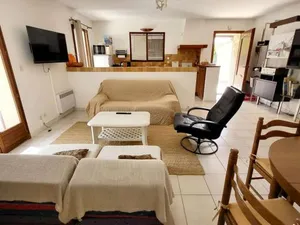 Image of Villa T4 climatisée, rez-de-jardin, parking privé, proche plage et commerces - FR-1-316-182