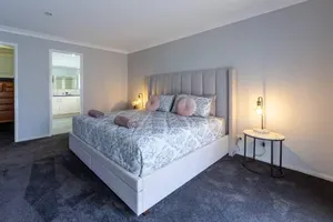 Image of Executive and Family Home Large - Flinders View 24