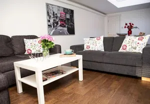 Image of Apt 3, Trafalgar Sq Duplex, 3rd & 4th floor by Indigo Flats