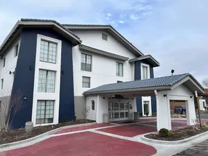 Image of Days Inn & Suites by Wyndham Schaumburg