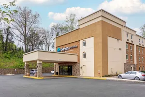 Image of La Quinta Inn & Suites by  Wyndham Charlottsville UVA MedCtr