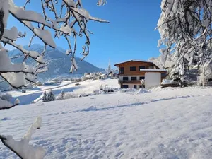 Image of Neuner Charlotte Preise inclusive Skidepot an der Talstation Hochzeiger