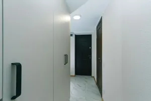 Image of Dvukhurovnevyi liuks na Beresteiskoi