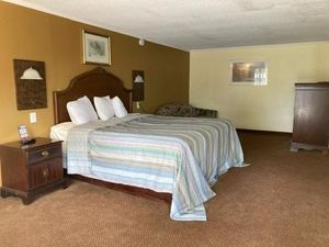 Image of Rodeway Inn & Suites, Saginaw